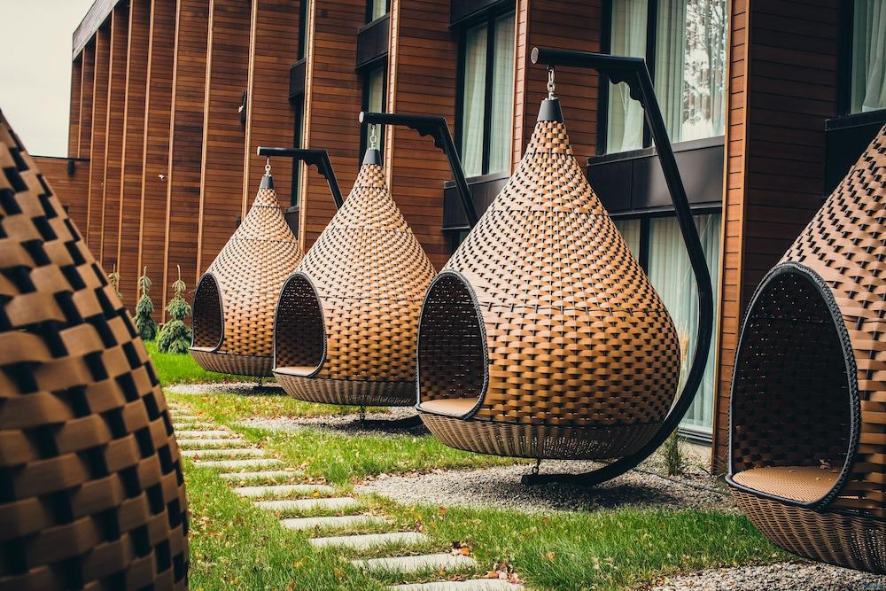 Otl Gouverneur Chicoutimi 外观 照片 The resort's garden