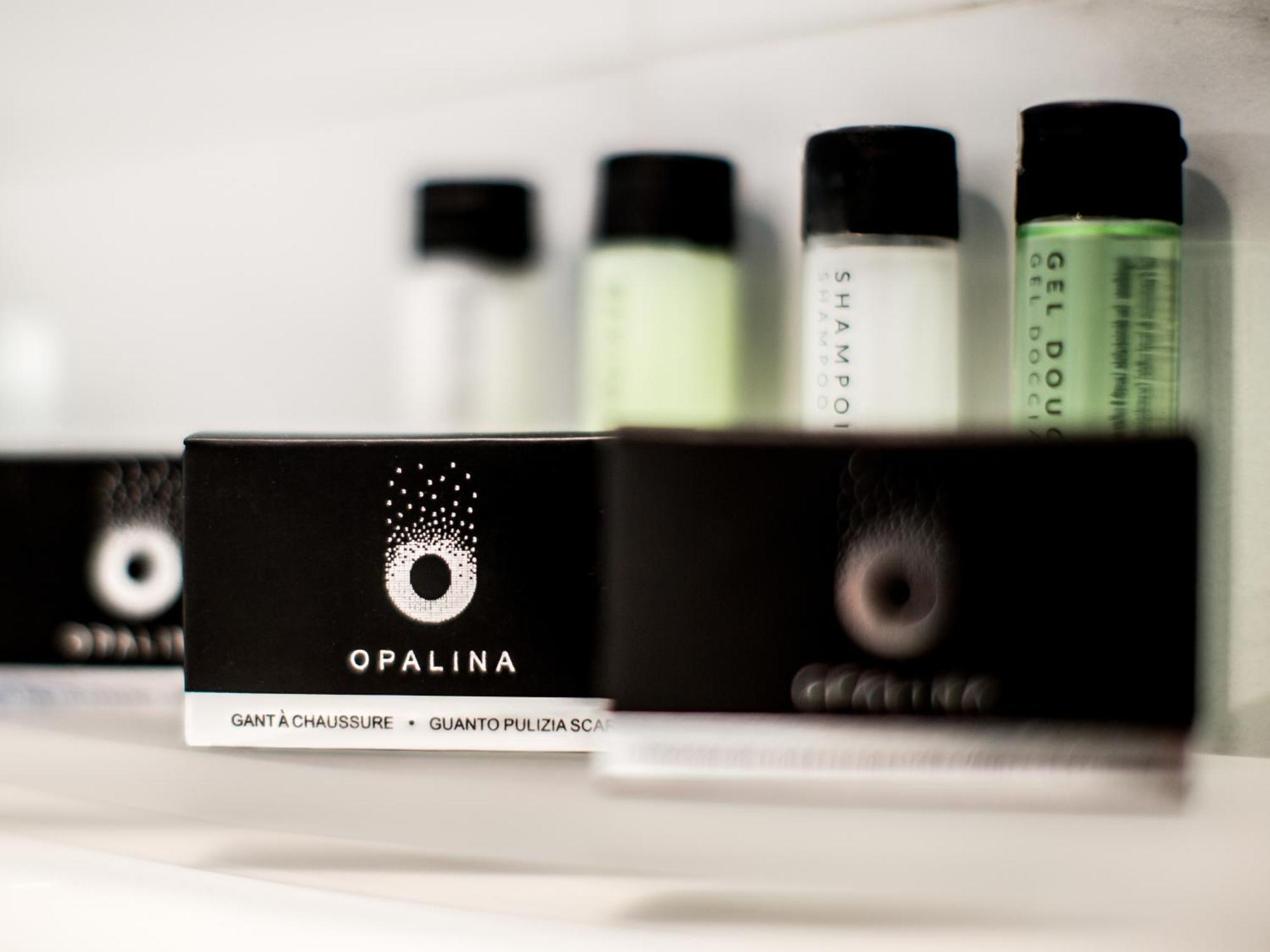 Otl Gouverneur Chicoutimi 外观 照片 Opalina products