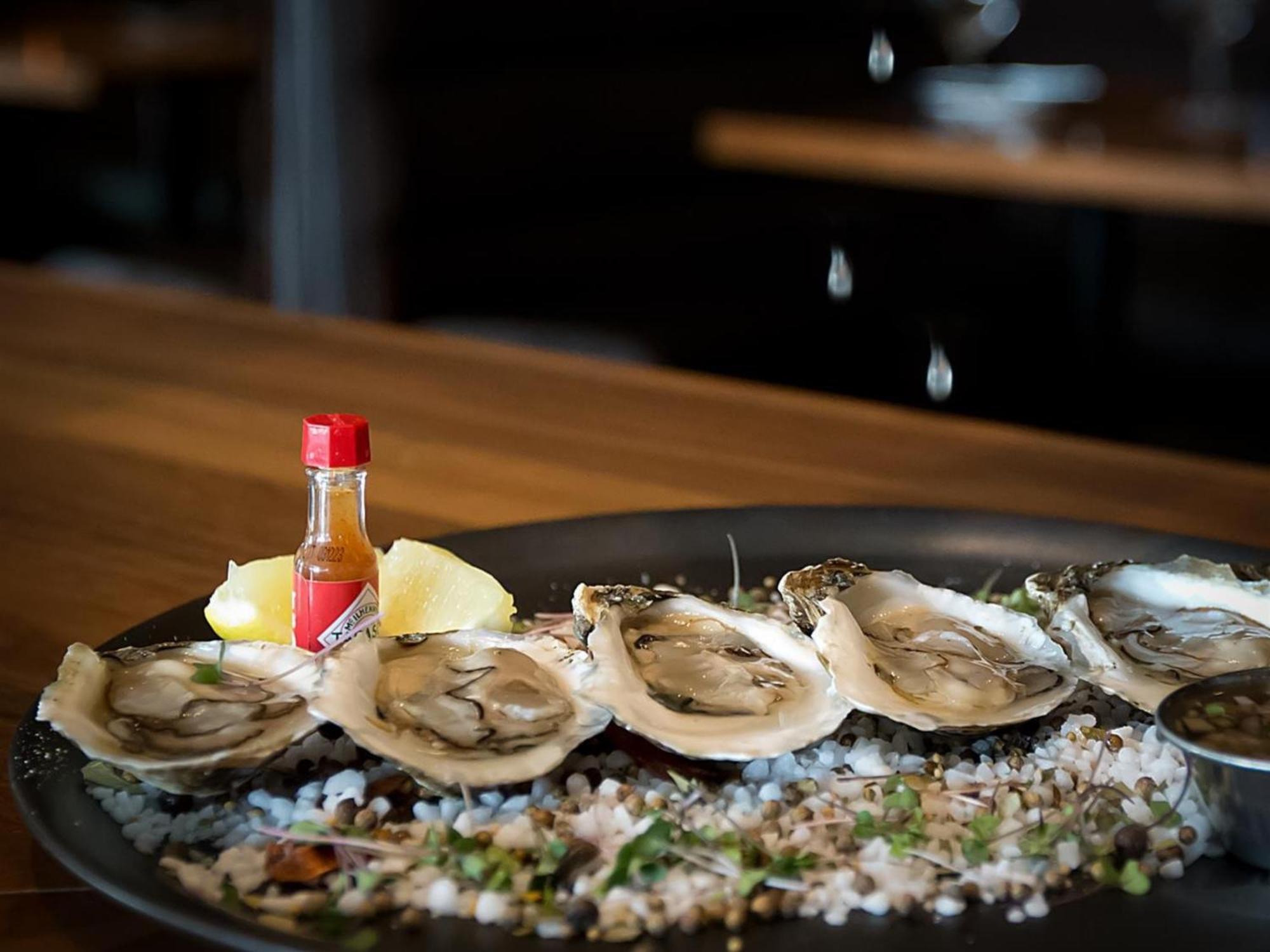 Otl Gouverneur Chicoutimi 外观 照片 Oysters on the half shell