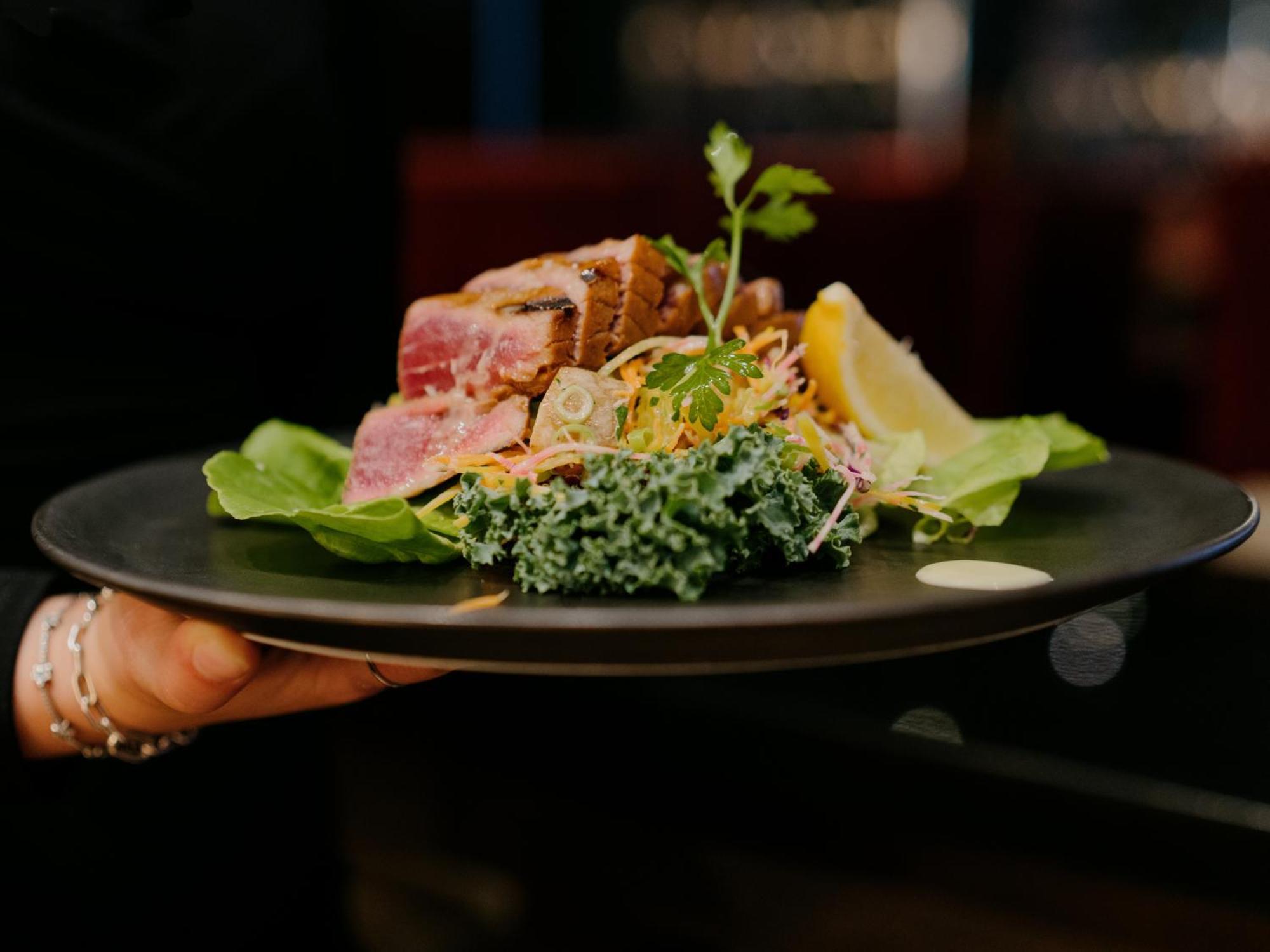Otl Gouverneur Chicoutimi 外观 照片 A salad