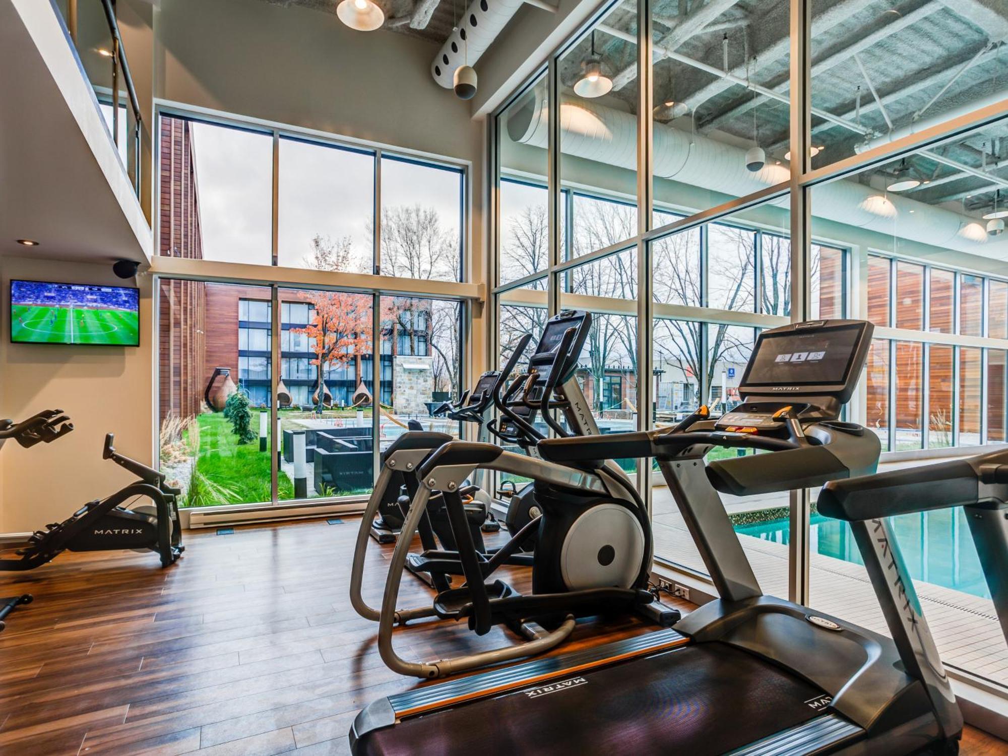 Otl Gouverneur Chicoutimi 外观 照片 The Fitness Center at the River Campus