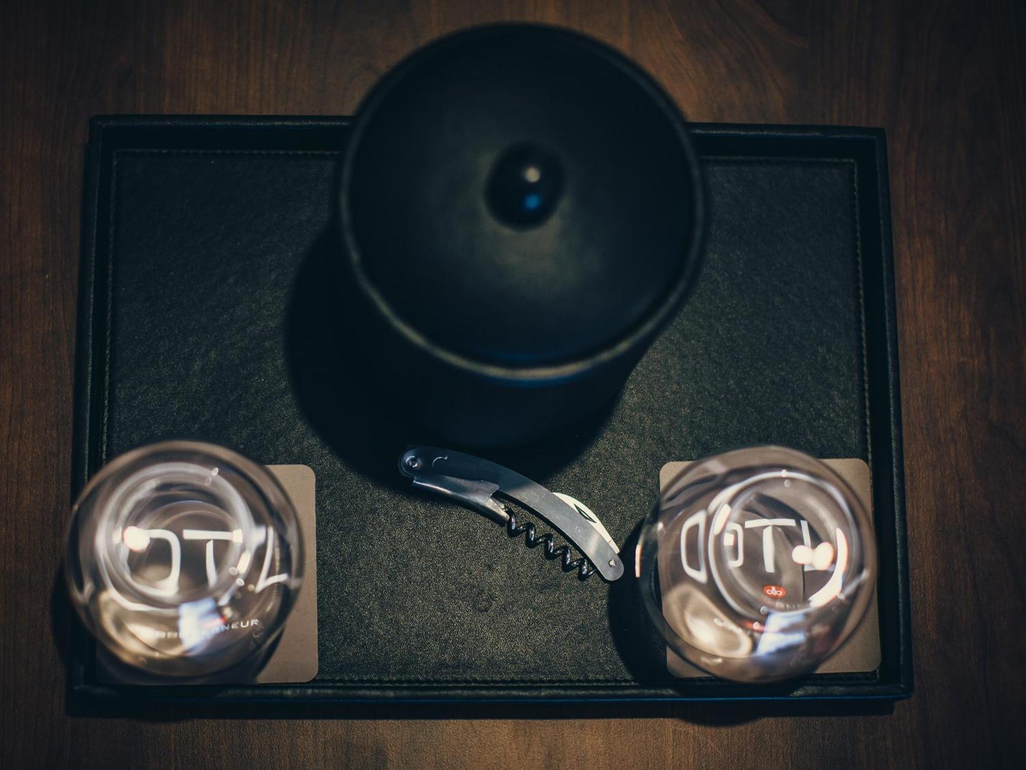 Otl Gouverneur Chicoutimi 外观 照片 A bellboy's bell