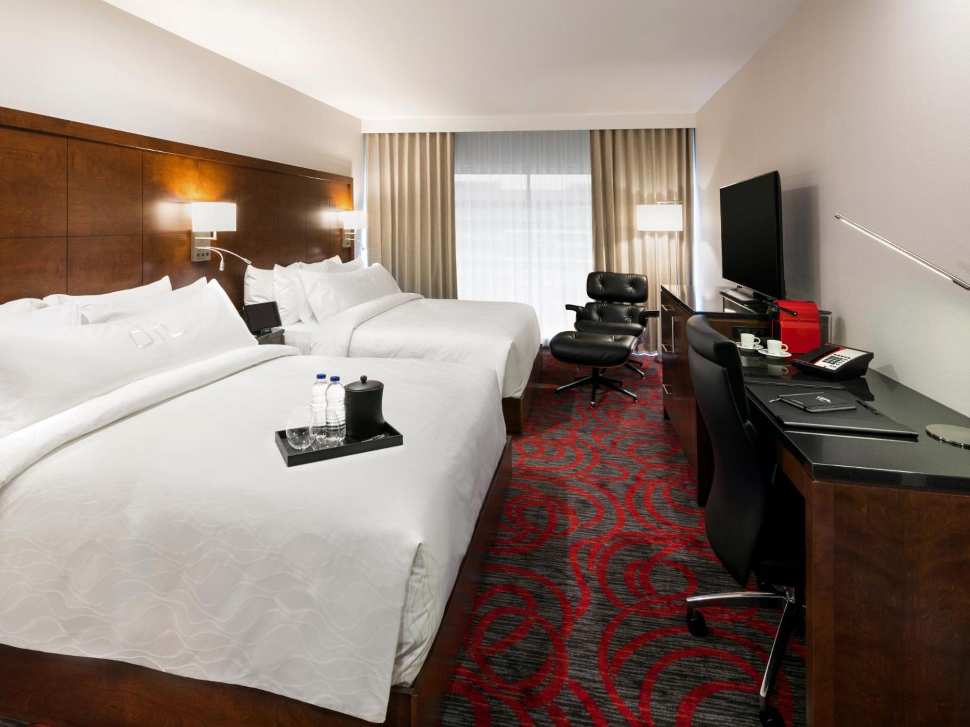 Otl Gouverneur Chicoutimi 外观 照片 A typical guest room at the Renaissance