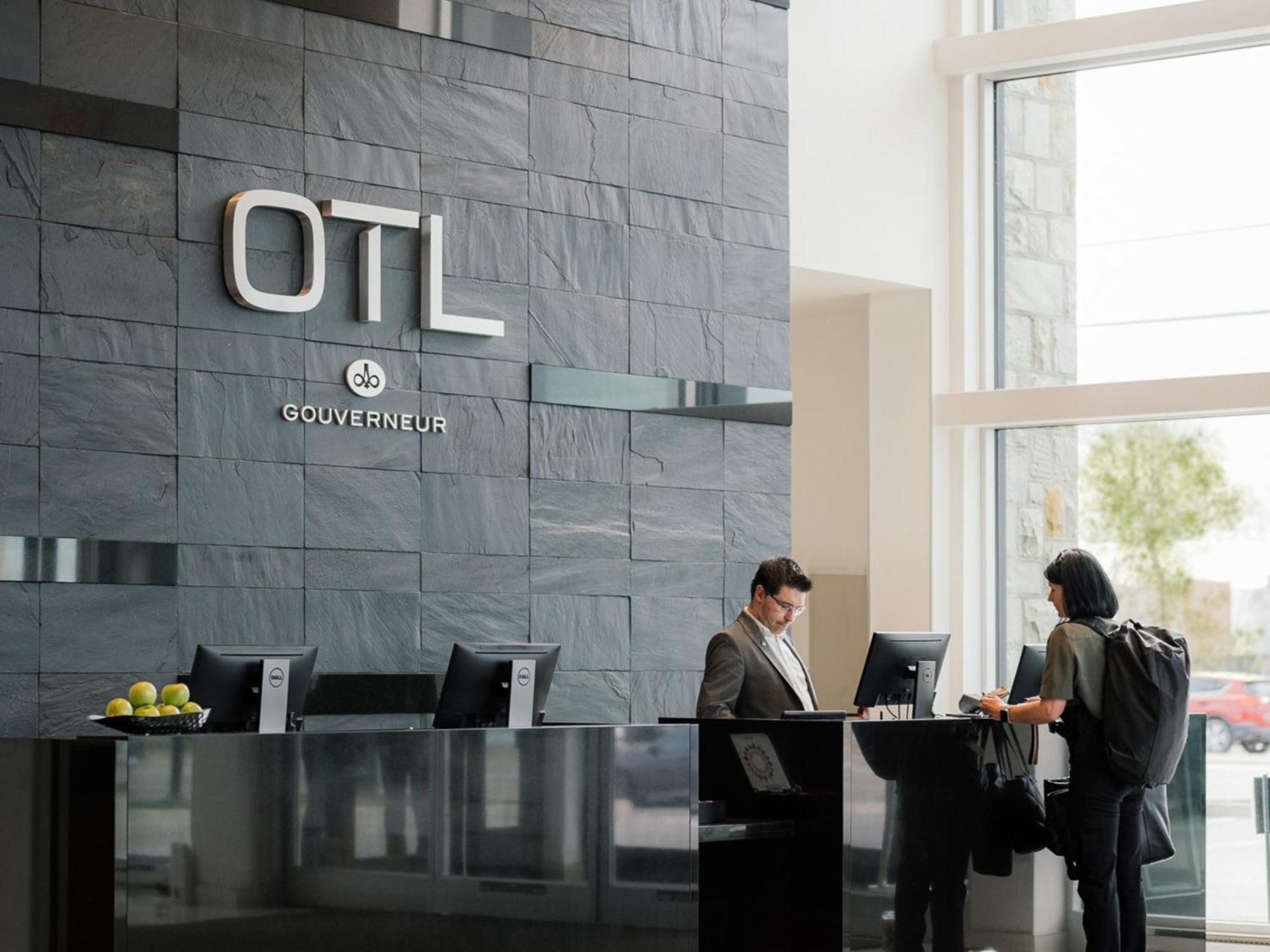 Otl Gouverneur Chicoutimi 外观 照片 OTL's reception area