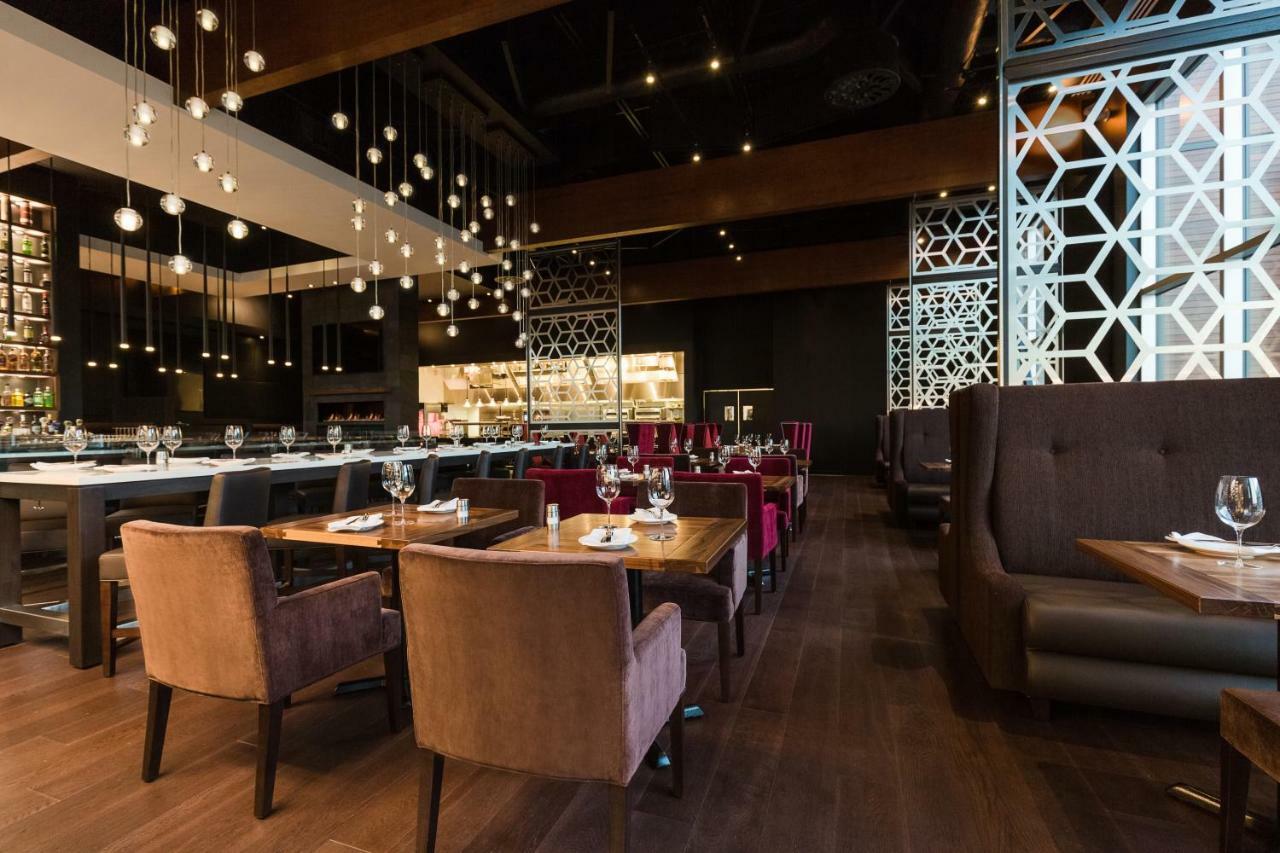 Otl Gouverneur Chicoutimi 外观 照片 Interior of the restaurant